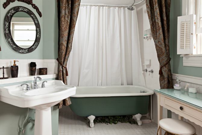Mountain View Room bathroom with claw foot tub, art deco sink and vanity table