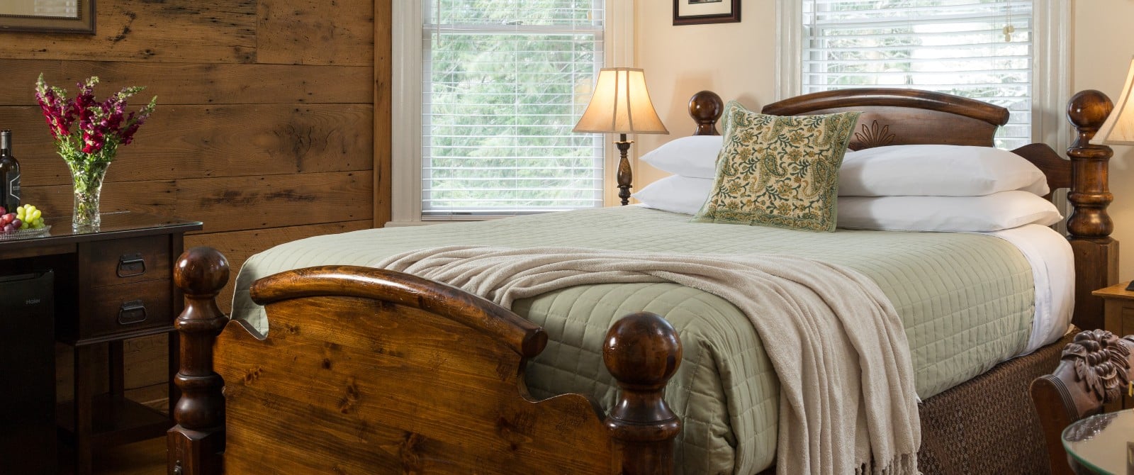 Queen Size Bed in the Chestnut Room